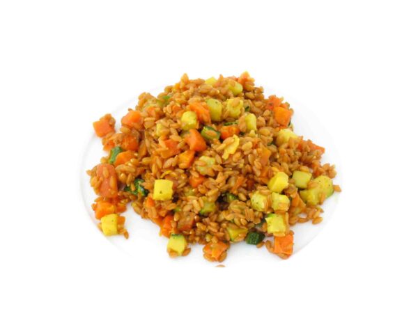 Primo piatto di farro monococco con verdure e scorza di limone