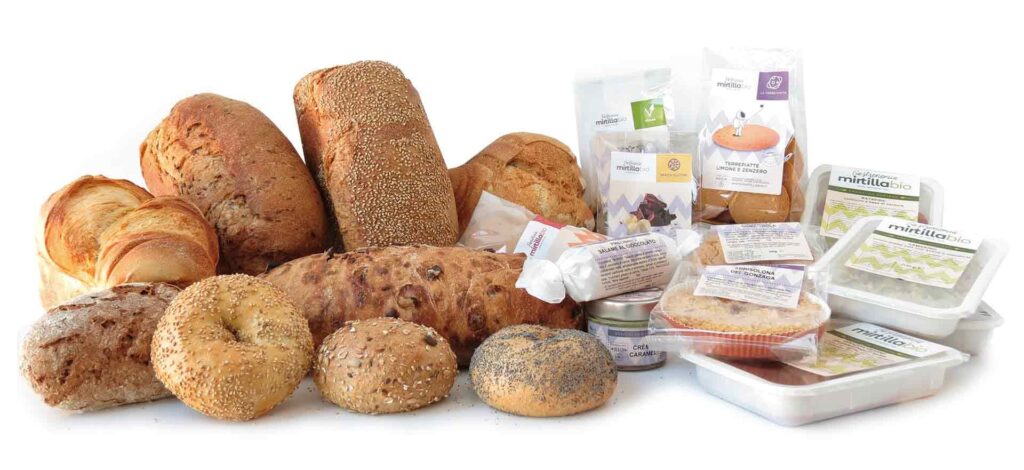 Selezione di prodotti biologici: pani, dolci, piatti pronti freschi per la consegna