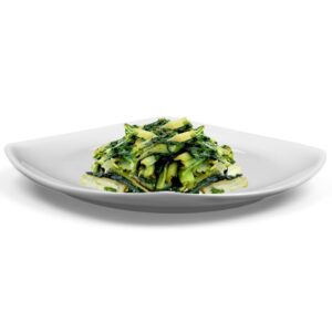 Contorno pronto Cicoria sauté bio servito su piatto
