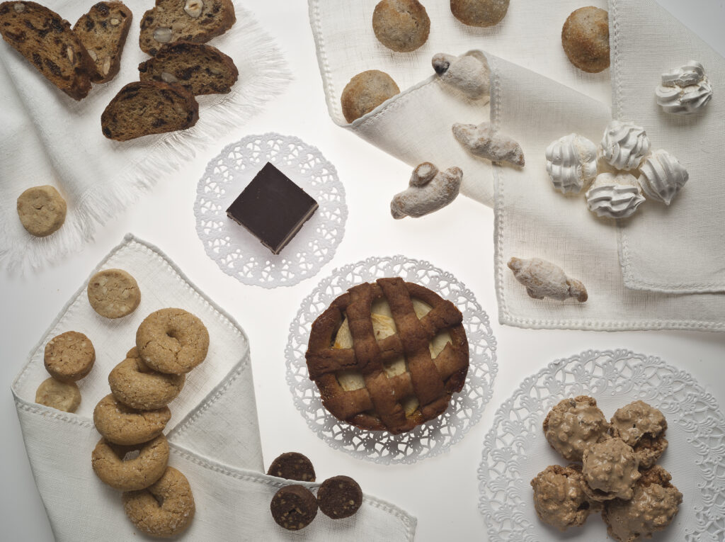 Una selezione di dolci bio prodotto da mirtilla bio