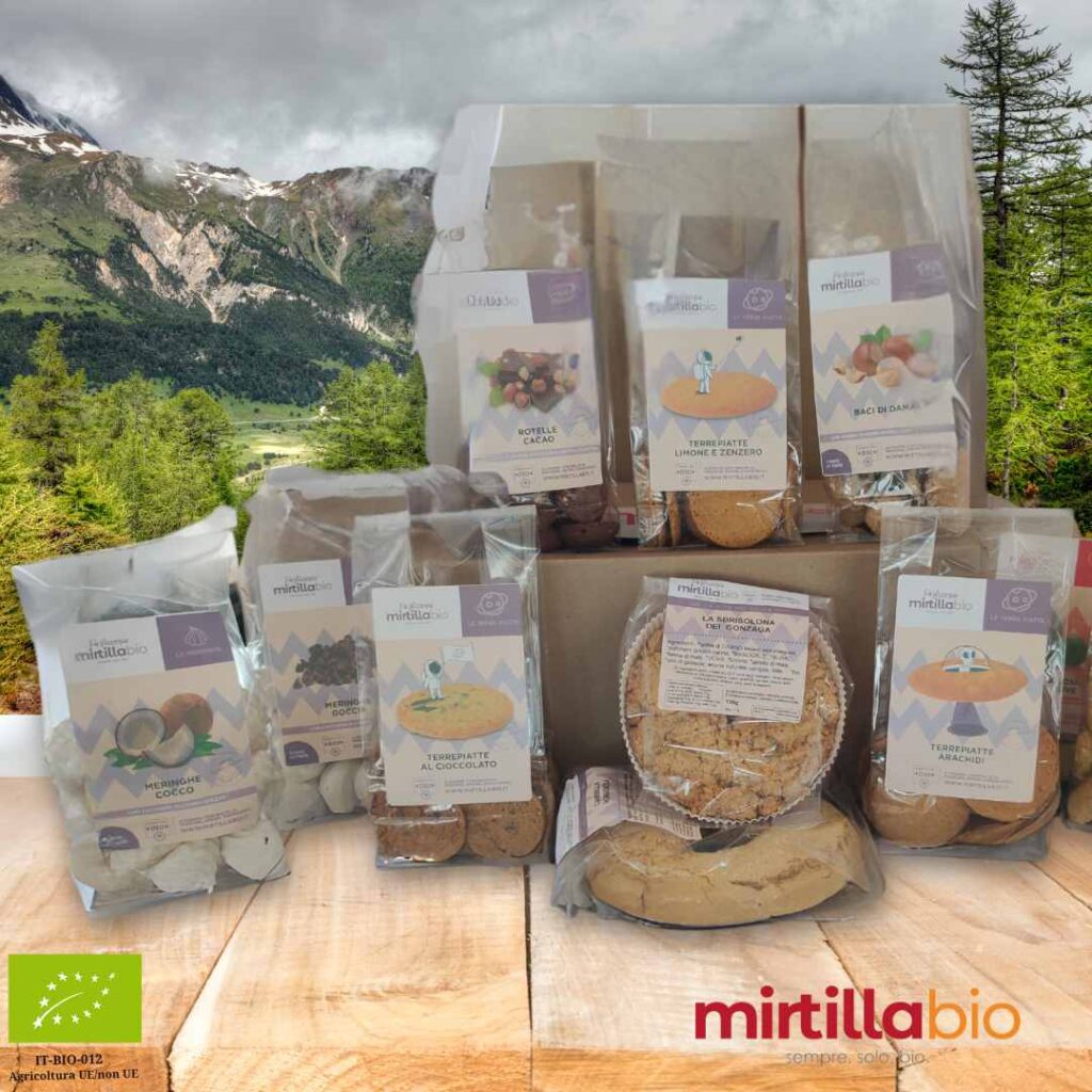Selezione di biscotti, meringhe e dolci bio, di mirtillabio